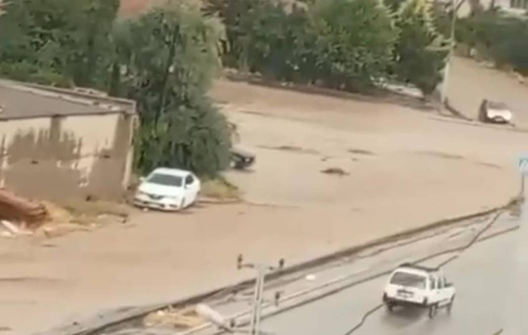 Ankara’da sağanak yaşamı felç etti! Alt geçit ve caddeler sular altında kaldı 14